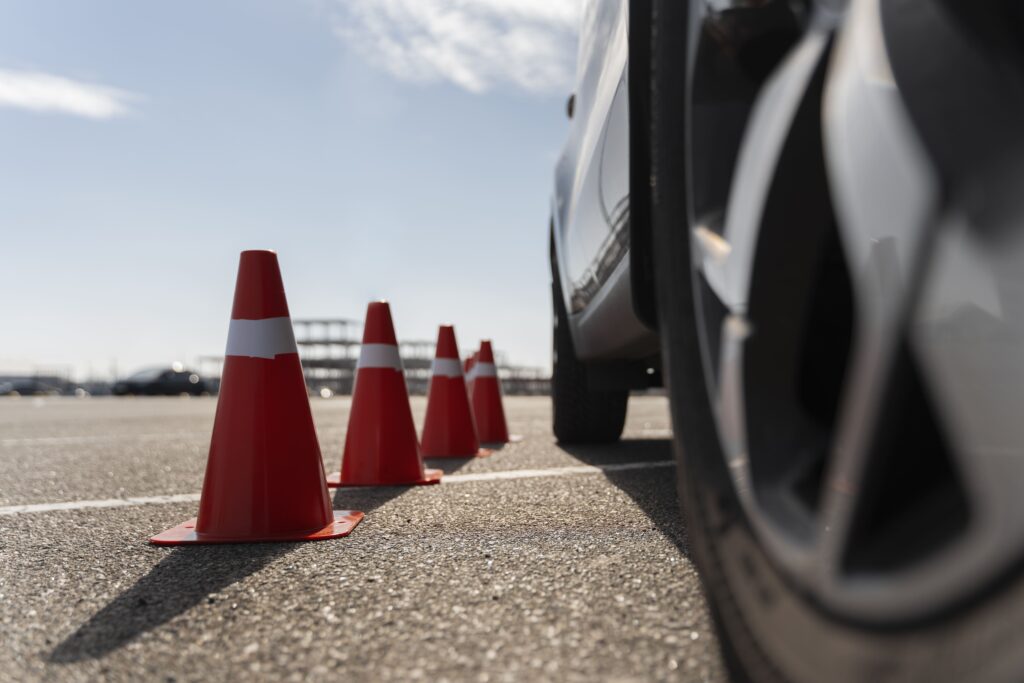 conos de tráfico - prueba de licencia de conducir de coche