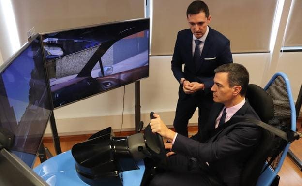 Pere Navarro testa o simulador de condução DRIVESIM na escola de motoristas de entregas UNO Logística.